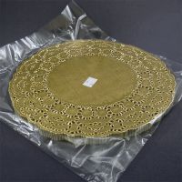 Золотые бумажные ажурные салфетки 28 см