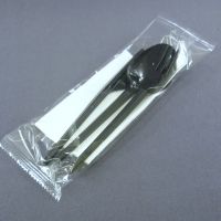 Набор одноразовых черных приборов: вилка, нож, ложка столовая, салфетка